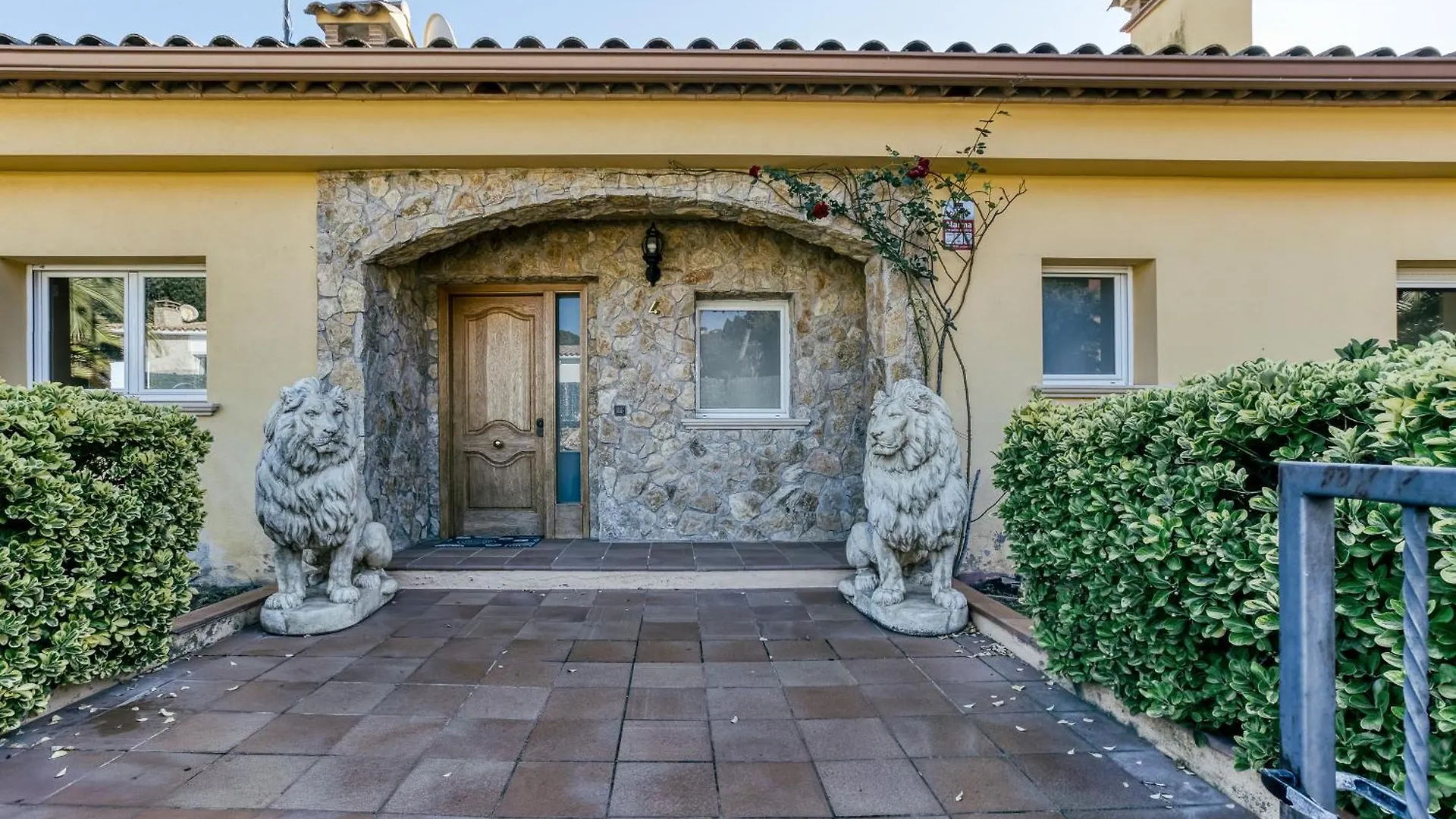 Villa Tiffany W Pool And Barbecue Spain